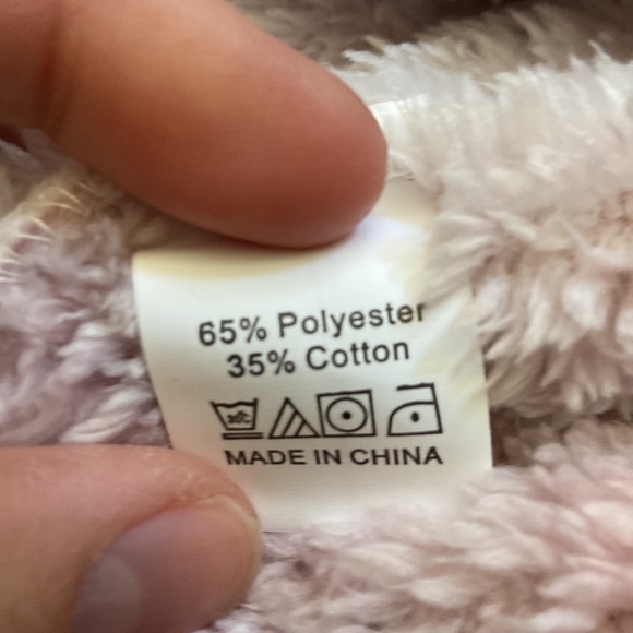 NWOT Soft fuzzy pullover in size S - Picture 6 of 7